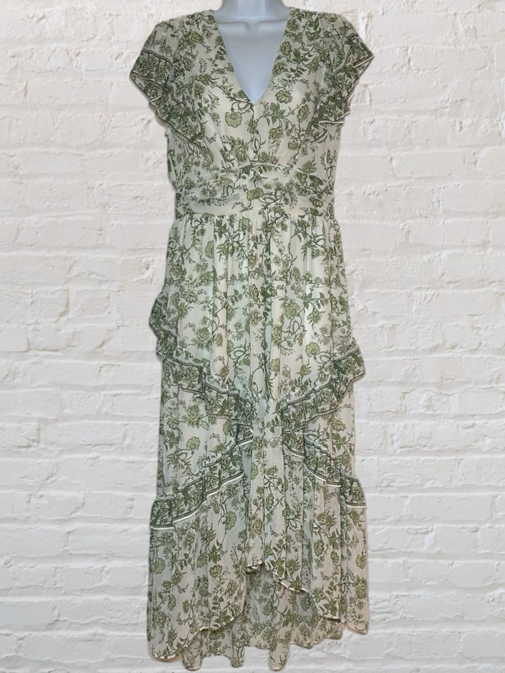 Max Studio White & Green Floral Tiered Flirty Maxi Dress in Women’s Size Medium